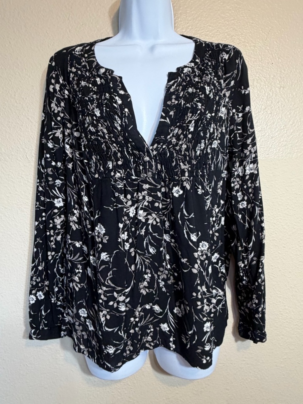 Lucky Brand Black Floral V-Neck Peasant Blouse medium